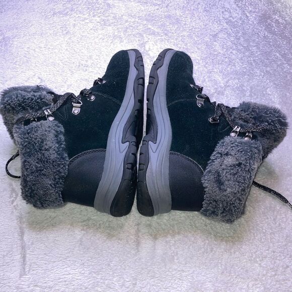 SKECHERS 7 Relaxed Fit:Waterproof Trego Falls Finest Suede Booties - Picture 9 of 13